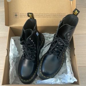 Dr. Martens Jadon boots new in box